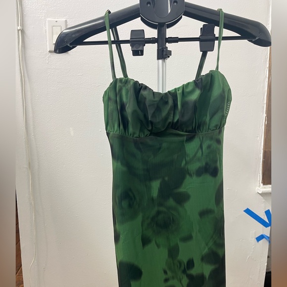 Princess Polly Dresses & Skirts - Princess Polly Dark Green Floral Midi Dress
